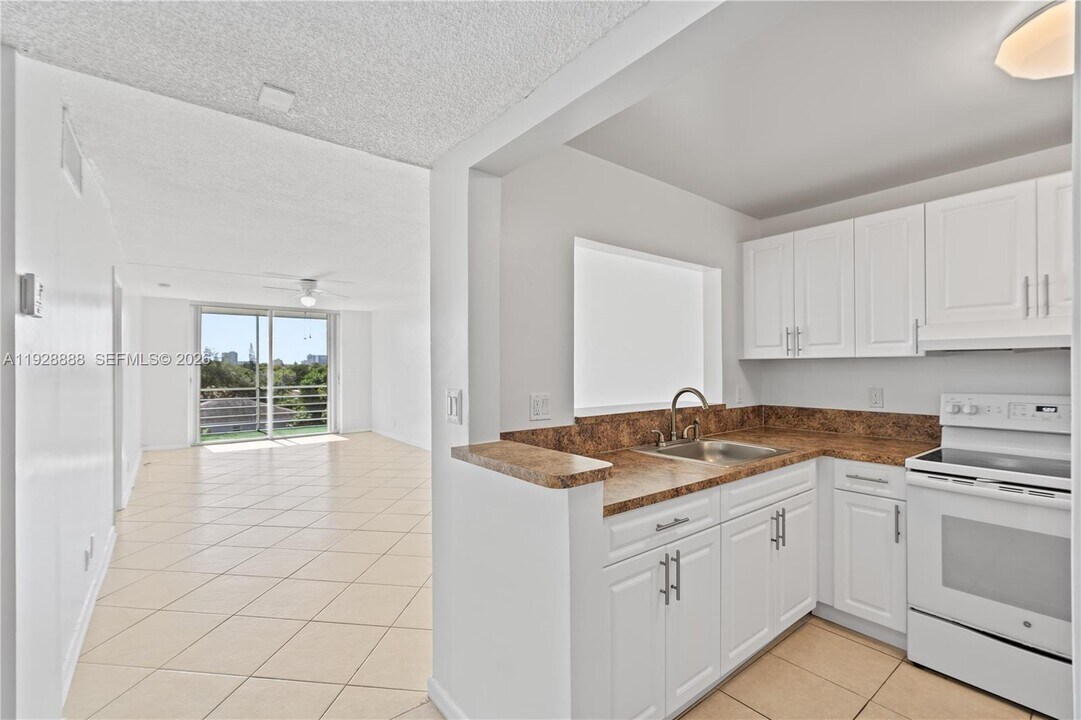 1830 Dixieana St in Hollywood, FL - Building Photo