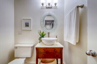 217 Shepard Way NW, Unit 217 in Bainbridge Island, WA - Building Photo - Building Photo