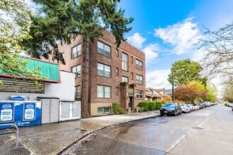 Loch Kelden in Seattle, WA - Building Photo - Building Photo