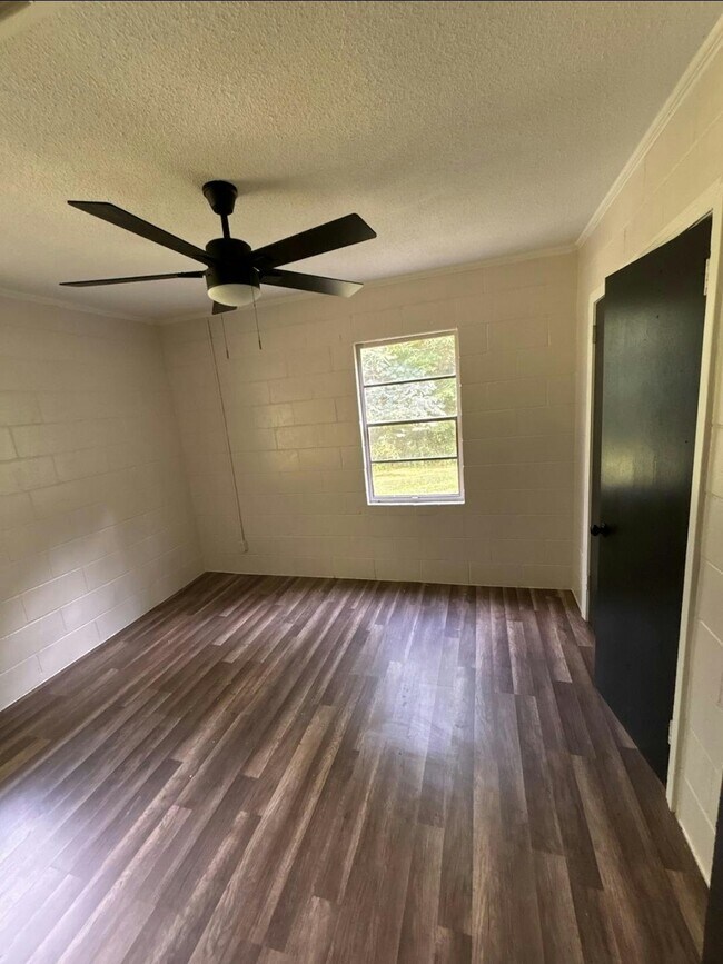 5 E Westover Dr-Unit -1 in Tylertown, MS - Building Photo - Building Photo