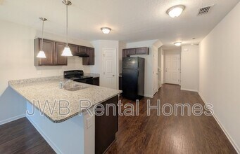 8431 McGirts Village Ln in Jacksonville, FL - Building Photo - Building Photo