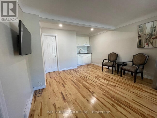 5720 Peer St in Niagara Falls, ON - Foto de edificio - Building Photo