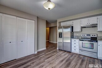 7513 Cumberland Cir in Reno, NV - Building Photo - Building Photo