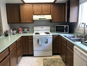 695 N 100 E in Provo, UT - Foto de edificio - Building Photo