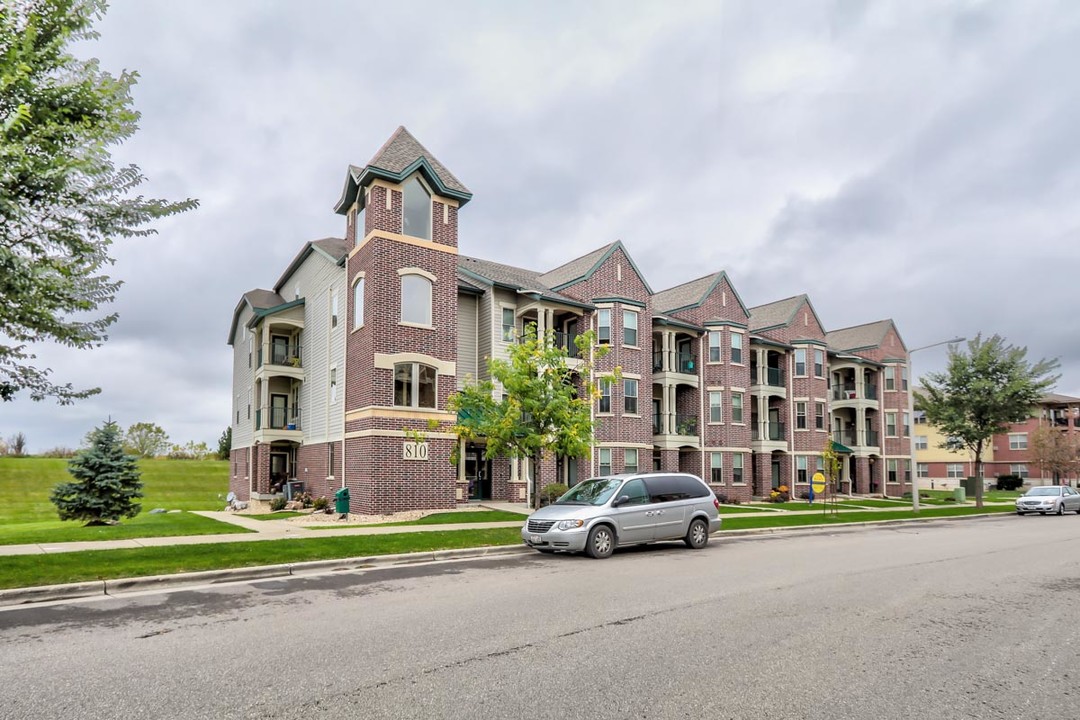 Sunset Terrace in Madison, WI - Building Photo