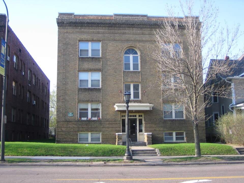 934 Grand Ave in St. Paul, MN - Foto de edificio