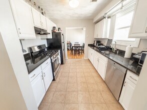 28 Fisk Ave in Somerville, MA - Building Photo - Building Photo