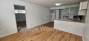 1480 Leaside Ave in Kelowna, BC - Building Photo