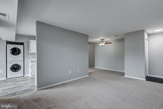9569 Coggs Bill Dr-Unit -303 in Manassas, VA - Building Photo - Building Photo