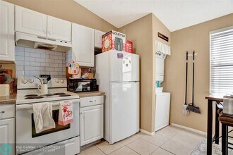 2551 NW 56th Ave in Lauderhill, FL - Building Photo - Building Photo