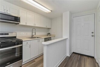 1501 Clairmont Rd in Decatur, GA - Foto de edificio - Building Photo