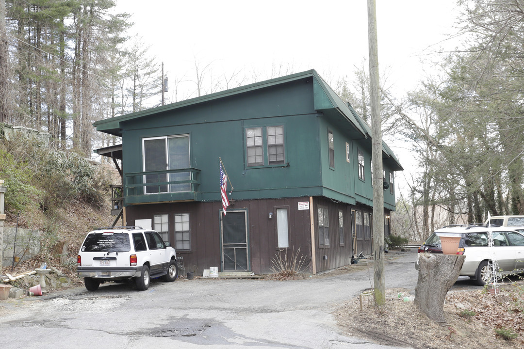 500-506 W Allen St in Hendersonville, NC - Building Photo