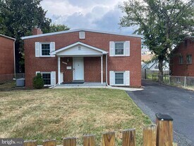 4517 N Carlin Springs Rd in Arlington, VA - Building Photo