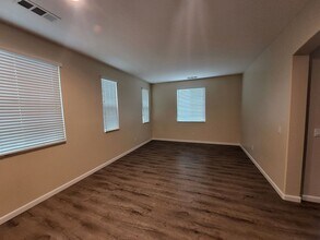 5815 Pearl Ridge Dr in Bakersfield, CA - Building Photo - Building Photo