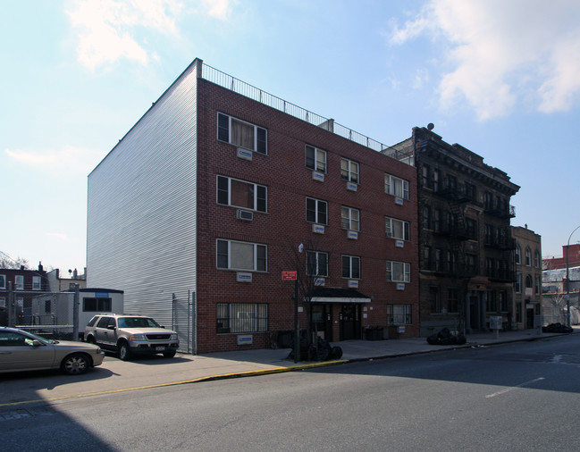 934 Dekalb Ave in Brooklyn, NY - Building Photo - Building Photo