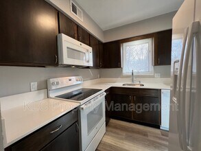 3805 Maquoketa Dr in Des Moines, IA - Foto de edificio - Building Photo