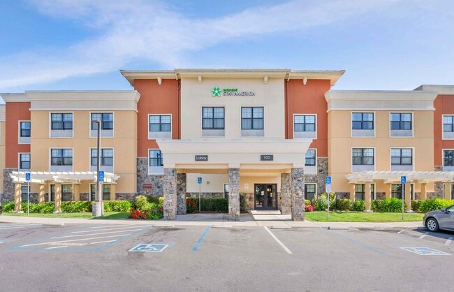 Furnished Studio-Santa Rosa - North in Santa Rosa, CA - Building Photo - Building Photo
