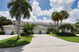 13140 Hamilton Harbour Dr in Naples, FL - Building Photo - Building Photo