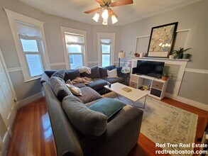 121 Lowell St, Unit 2 in Somerville, MA - Building Photo - Building Photo