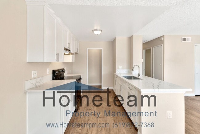 2424 Adirondack Row in San Diego, CA - Building Photo - Building Photo