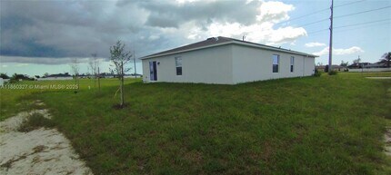 2305 Santa Barbara Blvd N in Cape Coral, FL - Building Photo - Building Photo