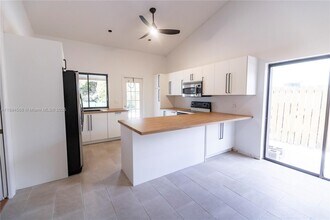 8775 SW 57th St in Cooper City, FL - Building Photo - Building Photo