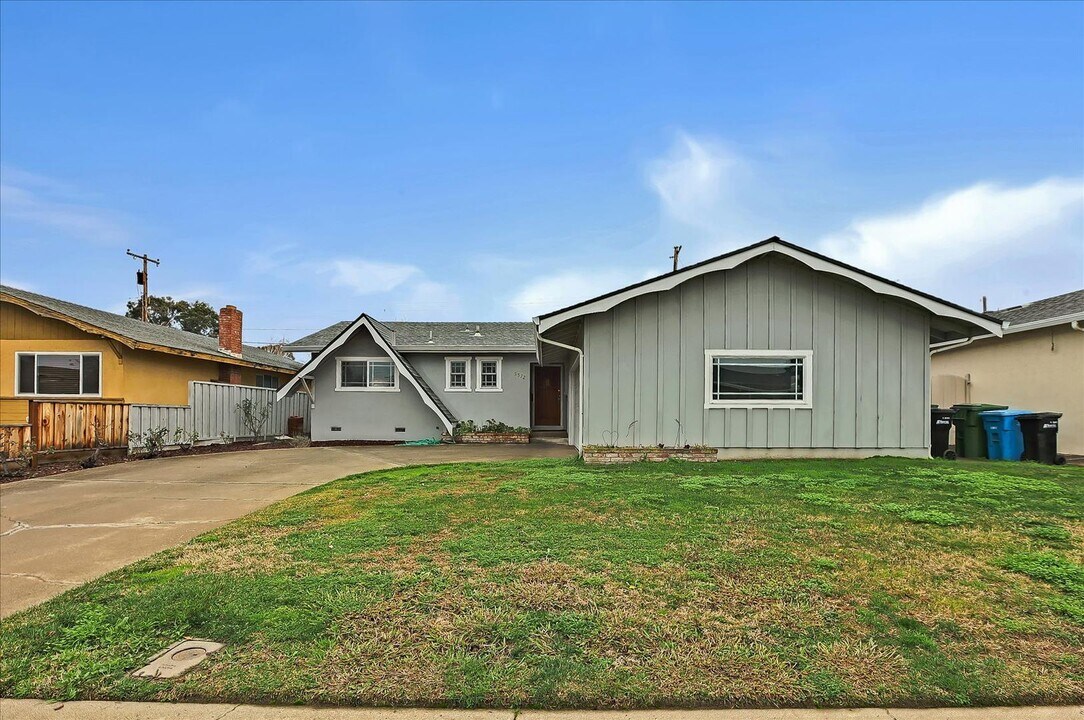 3572 Geneva Dr in Santa Clara, CA - Building Photo