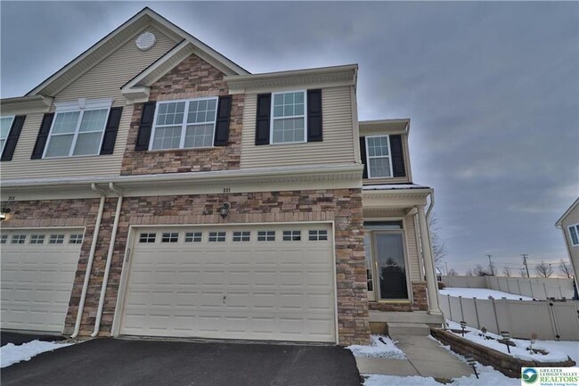 311 McNair Dr in Northampton, PA - Foto de edificio - Building Photo