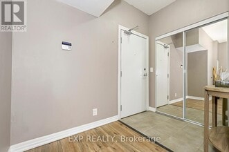 313-1940 Ironstone Dr in Burlington, ON - Building Photo - Building Photo
