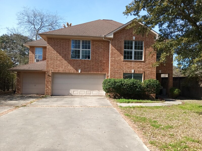 8311 Windfern Rd in Houston, TX - Building Photo