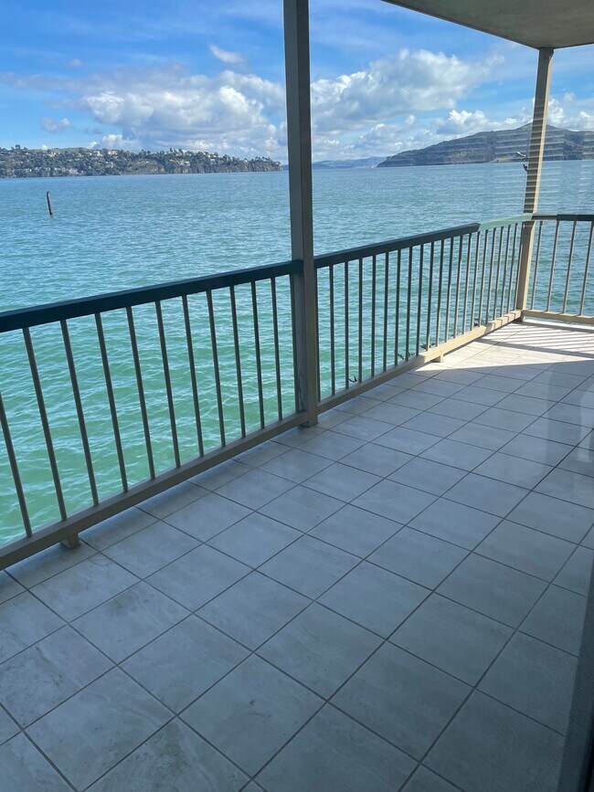 100 South St, Unit 100 South Street #109 in Sausalito, CA - Building Photo - Building Photo