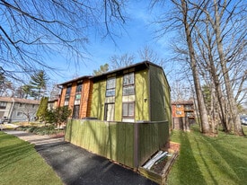 2284 Emerald Heights Ct in Reston, VA - Building Photo