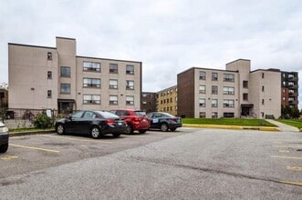 1555 Birchmount Rd in Toronto, ON - Building Photo - Building Photo