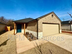 3329 Little Creek Dr in Mustang, OK - Building Photo - Building Photo