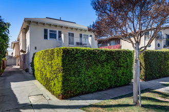 1749 N Kenmore Ave in Los Angeles, CA - Building Photo - Building Photo