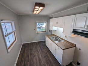 634 Hilliard Rd in Elyria, OH - Building Photo - Building Photo