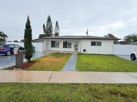 12041 SW 174th St in Miami, FL - Building Photo