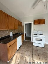 32 Newcastle Rd in Boston, MA - Building Photo - Building Photo