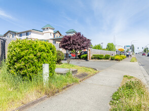 Aspen Court in Tacoma, WA - Building Photo - Building Photo