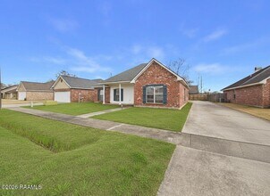 104 Cadet Ln in Lafayette, LA - Foto de edificio - Building Photo