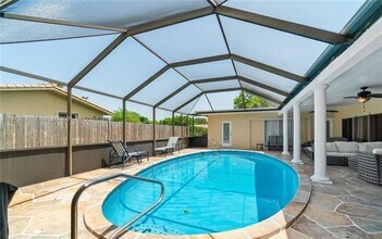 601 N 44th Ave in Hollywood, FL - Building Photo - Building Photo