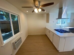 10038 Tujunga Canyon Blvd in Los Angeles, CA - Foto de edificio - Building Photo