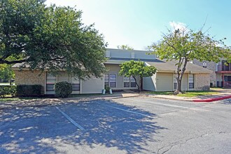 Trails at Vintage Creek in Austin, TX - Foto de edificio - Building Photo