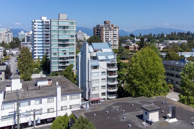 Tiffany Place in Vancouver, BC - Building Photo - Building Photo