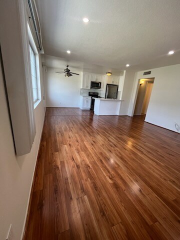 5529 Fulcher Ave-Unit -102 in Los Angeles, CA - Building Photo - Building Photo