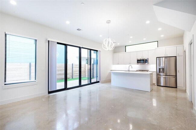1118 Walton Ln in Austin, TX - Building Photo - Building Photo