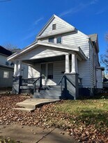 701 S Center St in Bloomington, IL - Building Photo