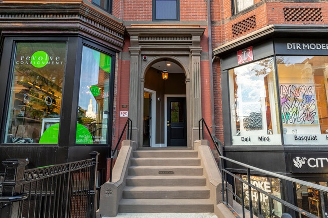 169 Newbury St, Unit #3 in Boston, MA - Building Photo - Building Photo