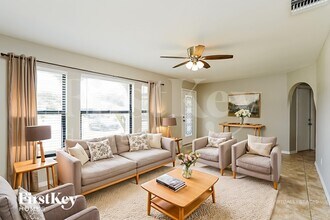 302 SE 15th St, Unit 1205 in Cape Coral, FL - Building Photo - Building Photo