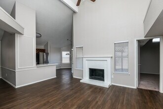 5704 Stone Meadow Ln in Fort Worth, TX - Foto de edificio - Building Photo